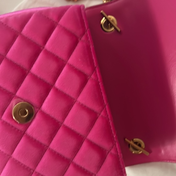 Versace NWOT Hot Pink Velvet MEDUSA Clutch crossbody Handbag 7βx5β with dust bag - Picture 7 of 11